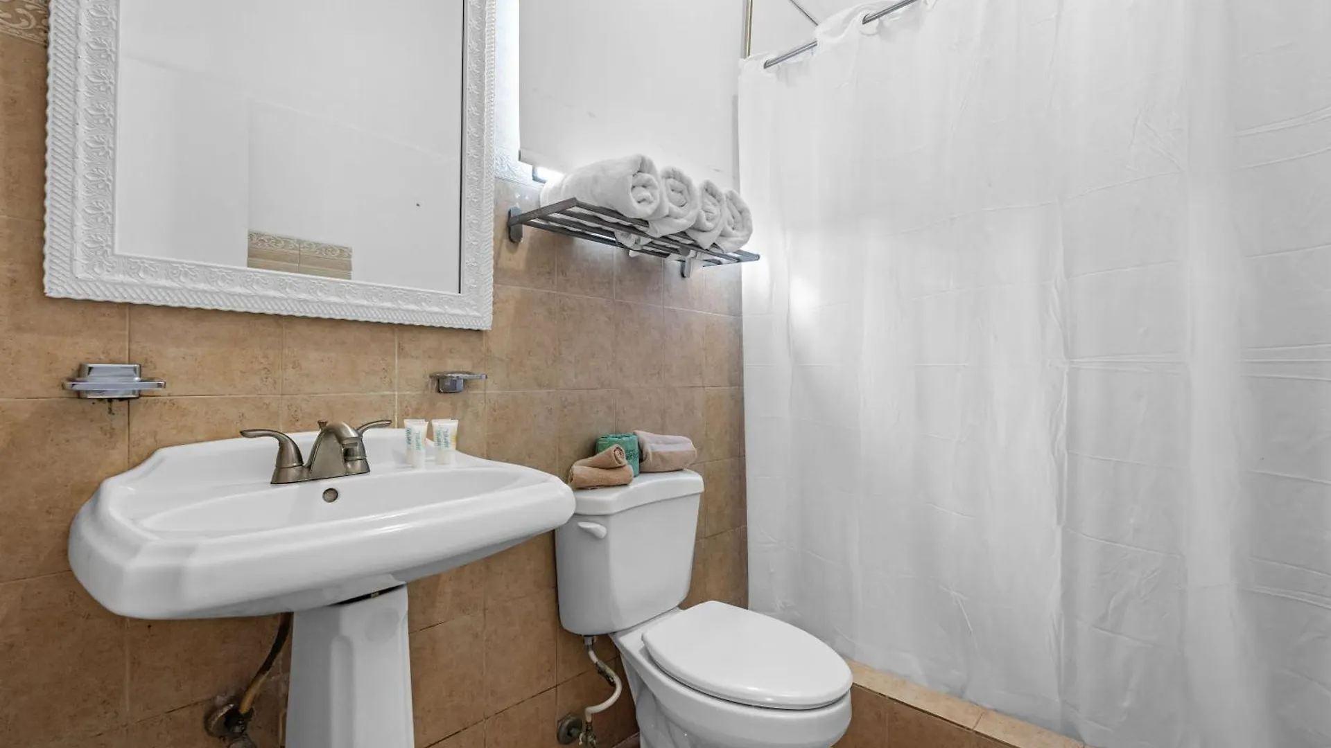 Borinquen Beach Inn San Juan